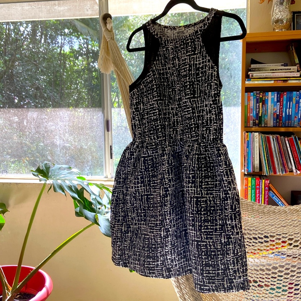 Beautiful dress black and white. Bought in France and wore once. Size 34